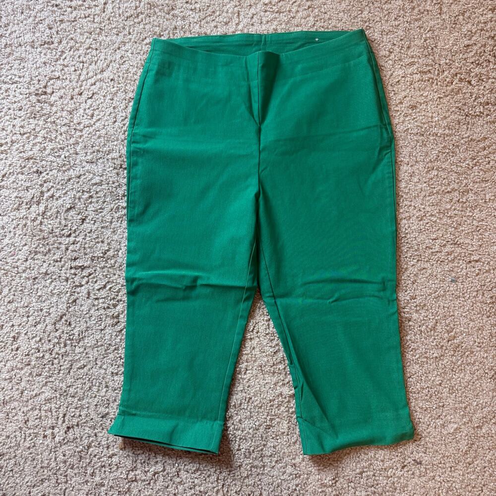 Chico’s Perfect Stretch Pull On Capri Pants Kelly Green Size 0.5 US 6 Small EUC